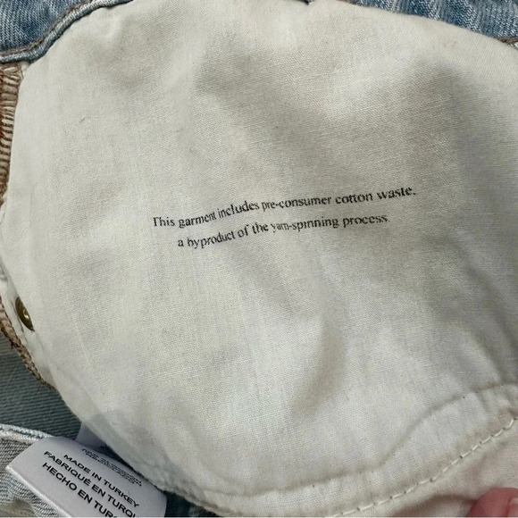 Frame Women's Le Grand Garcon Shorts Light Wash Denim with Raw Hem Size 32 GUC - Picture 7 of 8